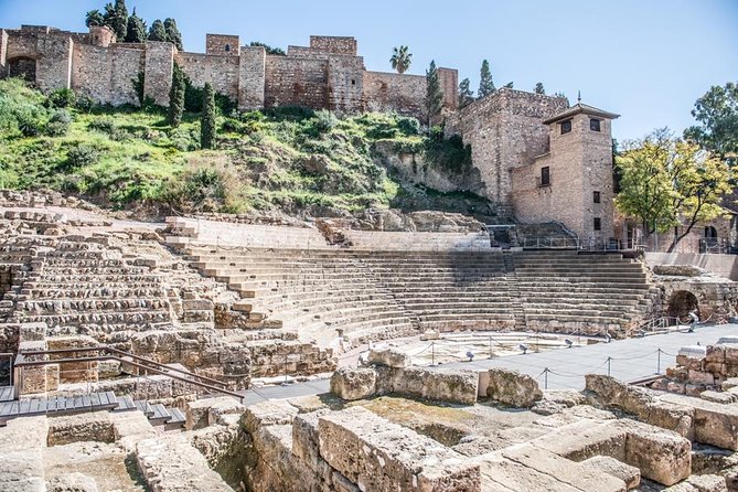 1.5-Hour Roman Theater and Alcazaba Castle Walking Tour - Stop 1: Alcazaba Castle Courtyards, Ramparts, and the Catholic Monarchs Connection