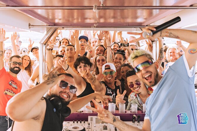 3 hours on the craziest boat party in Malaga - The route and timing: what the two marina segments really mean