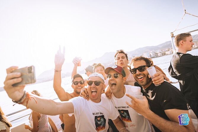 3 hours on the craziest boat party in Malaga - What the DJ and onboard entertainment are built to do
