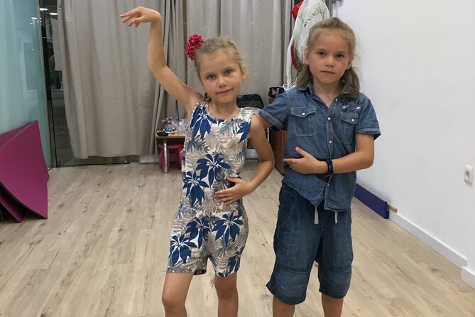 45 minutes flamenco dance class for family in Málaga - Why a Family Flamenco Class Feels Different in Málaga