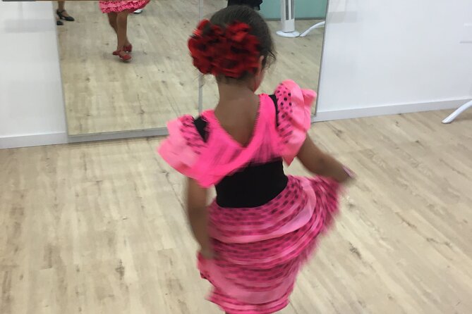 45 minutes flamenco dance class for family in Málaga - Props That Make It Click: Shawl, Fan, and More
