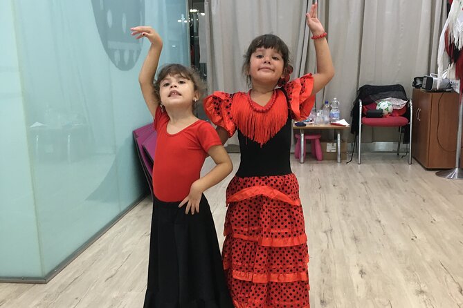 45 minutes flamenco dance class for family in Málaga - Finding the Class Right by Plaza de la Constitución