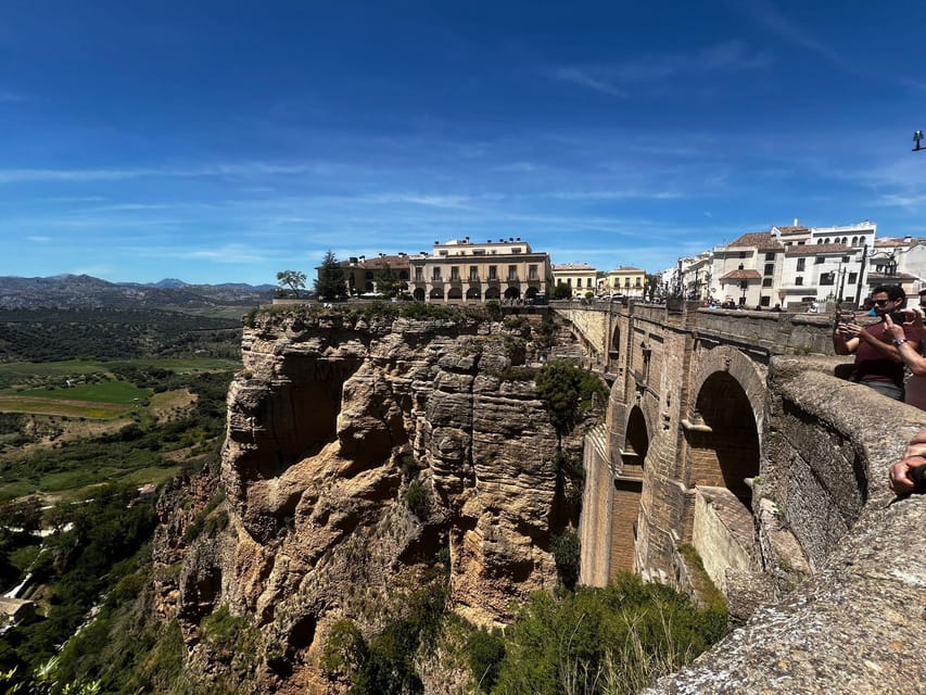 ab Marbella: Private VIP-Tour Ronda incl. Transfer + Tapas - Why Ronda from Marbella feels special with a private VIP guide