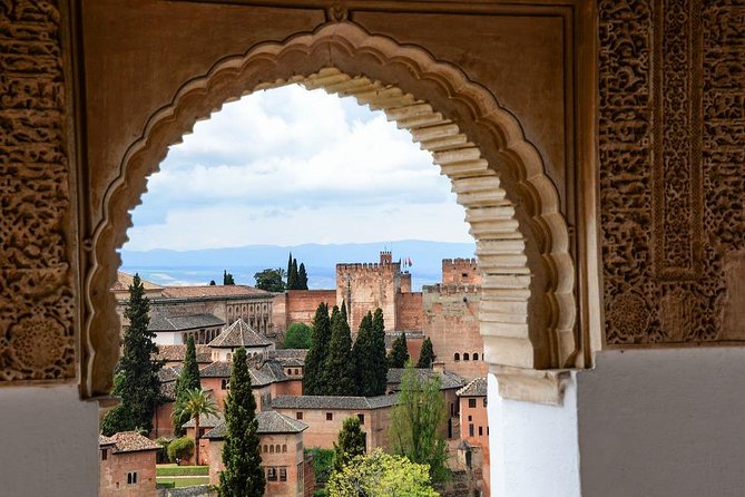 Alhambra and Granada Private Tour from Marbella, Malaga and port - Generalife Palace and gardens: short, focused, and timed for good pacing