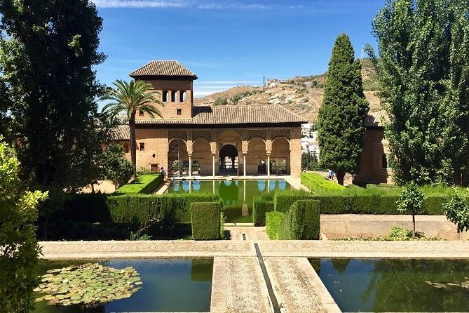 Alhambra, Nasrid Palaces and Generalife Private Tour from Malaga - Your Granada Free Time: Use It Like a Local, Not a Tourist Sprint