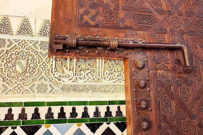 Alhambra, Nasrid Palaces and Generalife Private Tour from Malaga - Walking Reality Check: Shoes, Pace, and Smart Timing