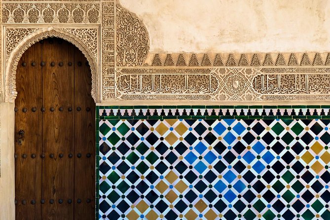Alhambra Private Tour from Marbella: with Transport and skip-the-line tickets - Generalife gardens for 1 hour, the sultan summer residence vibe