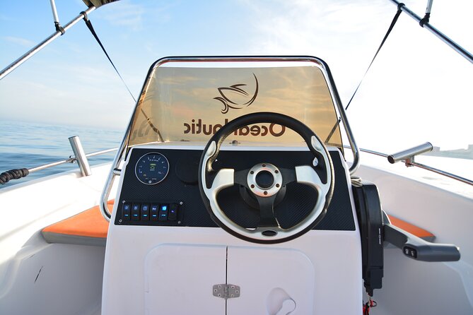 Alquiler de barco sin titulacion en Malaga - Your Boat Setup: New Engine, Bluetooth Radio, GPS, Swim Ladder, Solarium