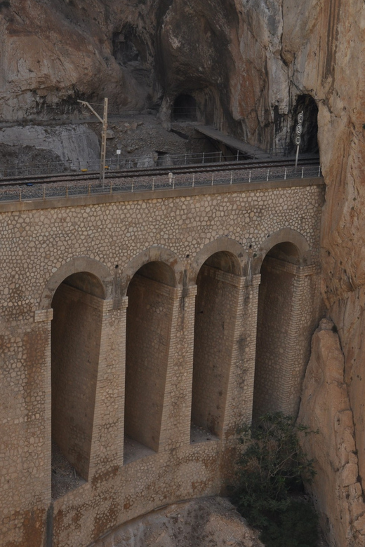 Ardales: Caminito del Rey & El Gaitanejo Guided Walking Tour - The start at Restaurante El Kiosko, and that 15-minute approach matters