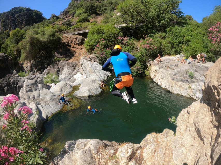 Benahavís: Canyoning Guided Tour at Guadalmina River - Van ride and the meet point, how the day starts