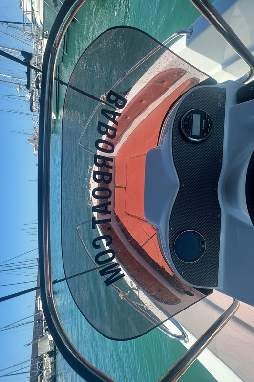 Benalmádena: Boat Rental without License - The navigation class: learning fast without feeling tested