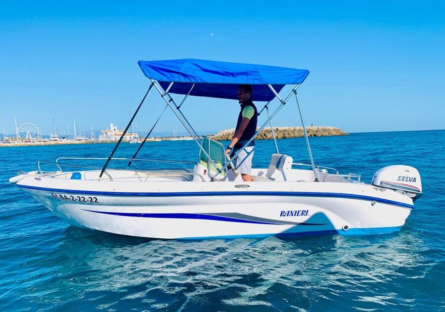 Benalmadena: Boat Rental without License Required - Onboard comfort and included gear that actually helps