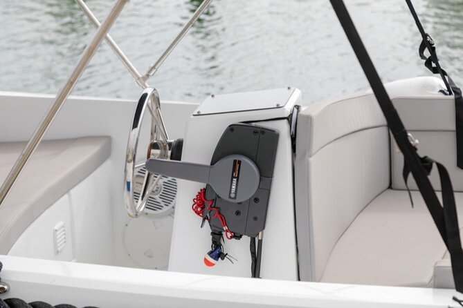 Boat Rental Without License in Benalmádena - Meeting at Oceanautic, then out on the water