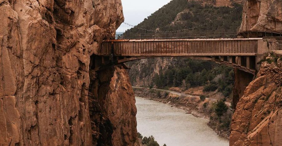 Caminito del Rey Full Experience+ 2-Hour E-Bike guided Tour - The Caminito Build-Up: Briefing, Shuttle, and a Tunnel Start