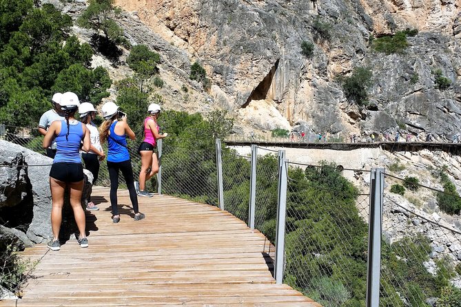Caminito del Rey Group Walking Tour - Getting to El Chorro and how the linear route shapes your day
