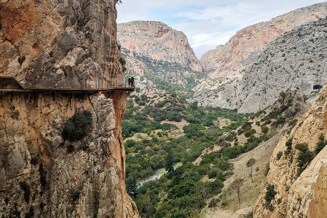 Caminito del Rey Small Group Tour from Malaga with Picnic - The return plan: shuttle bus and back to Malaga