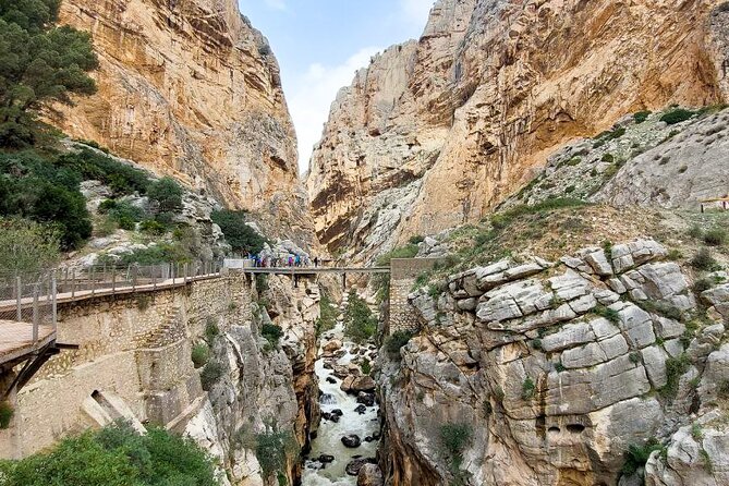 Caminito del Rey with Pickup from Malaga City - Entering the gorge: tunnel, first walkways, and the first wow moments