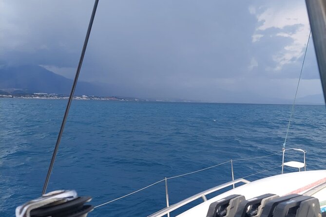 Dolphin trips on a catamaran - Los Delfines swim stop: what to bring and what might be limited