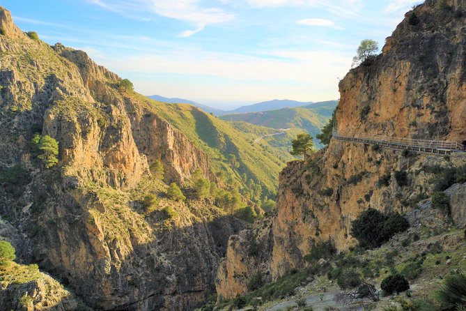 El Saltillo Gorge and White Village Hiking Tour from Malaga - Quick highlights at a glance