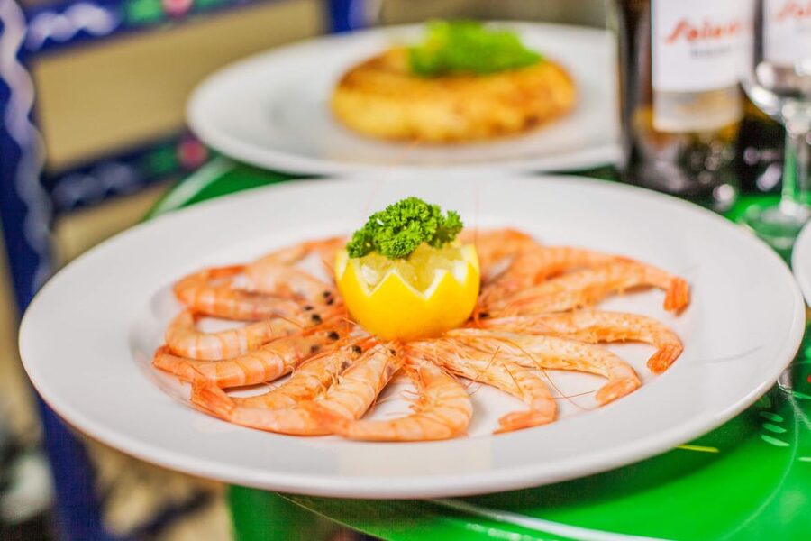 Estepona: Andalusian Flamenco Show Entry Ticket with Drink - Dinner choice: when adding the meal option makes sense
