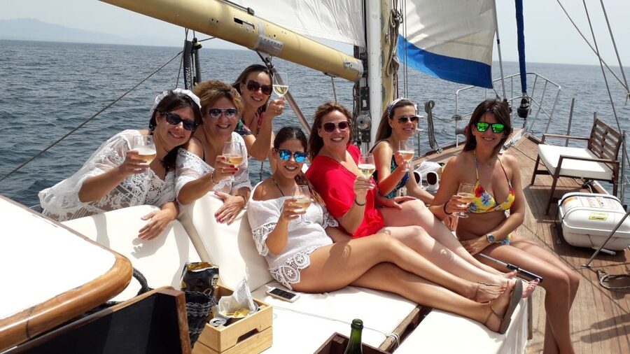 Estepona: Dolphin Watching Sailboat Cruise with Drink - Dolphins and a relaxed sail out of Estepona Bay