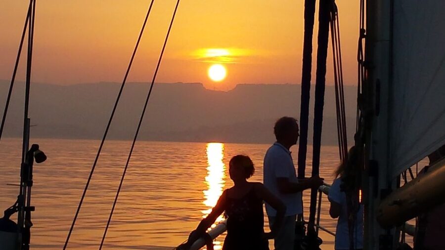 Estepona: Sunset Sailboat Cruise with Drink - Meeting at Door 6: Where You Board and What to Bring