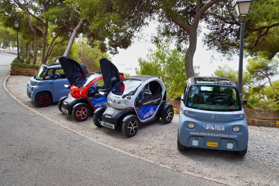 Explore Málaga and the Treasure Caves by Electric Car - Stops around town: museums, Soho, and the Banco de España photo-worthy moments