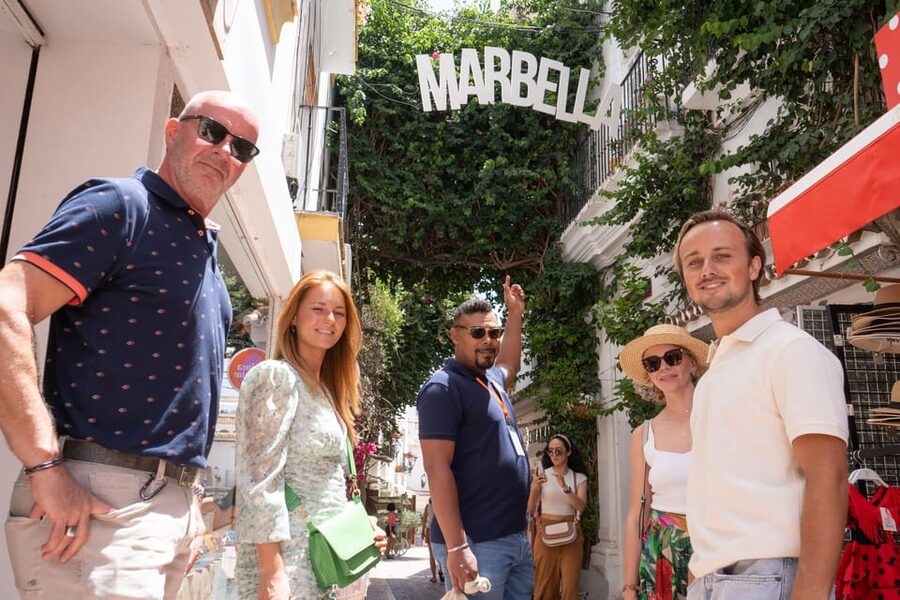Explore Marbella Old Town: Authentic Tapas Food Tour - Plaza de los Naranjos photo stop, then the promenade for the final bites