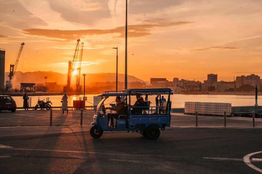 Express tuktuki tour in Malaga: Gibralfaro Viewpoint and Photography - Price and value: $21 for transport plus two viewpoint breaks