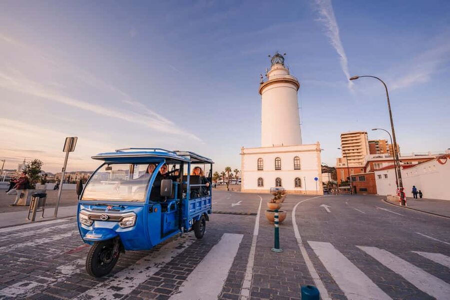 Express tuktuki tour in Malaga: Gibralfaro Viewpoint and Photography - Up the hill in an electric tuk-tuk, small group benefits