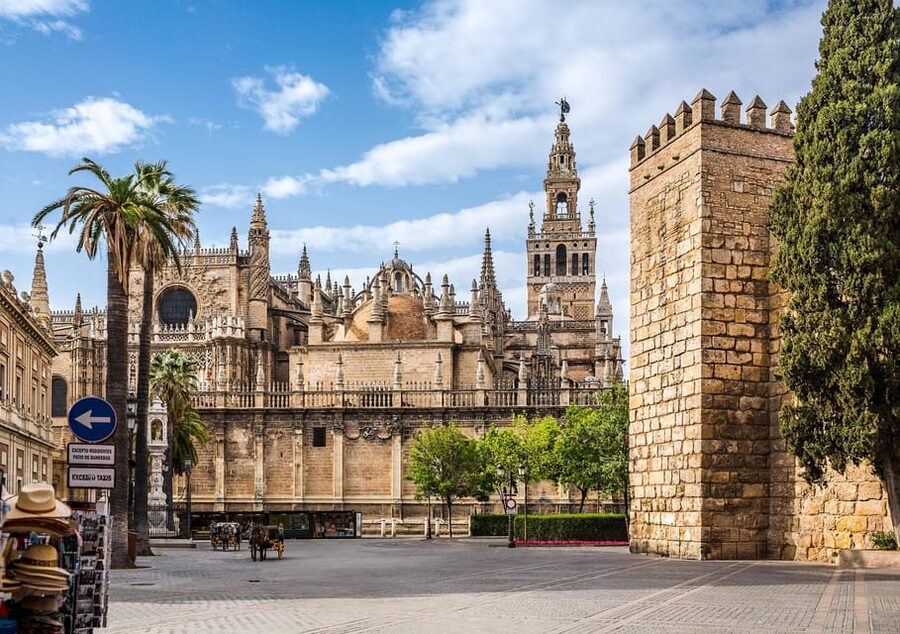From Costa del Sol: Guided Tour of Seville - Entering the Cathedral: the guided interior is the star of the day