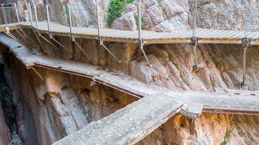 From Fuengirola: Caminito del Rey Guided Day Trip - Ardales to the Northern Access: The Transition Moment