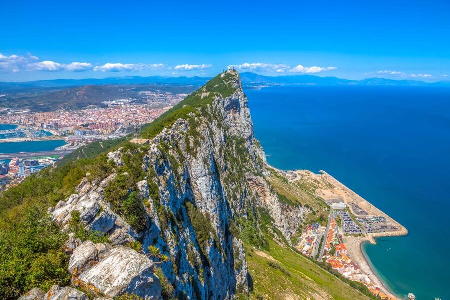 From Malaga and Costa del Sol: Gibraltar Sightseeing Tour - Drivers and guides: why the experience depends on people, not just places