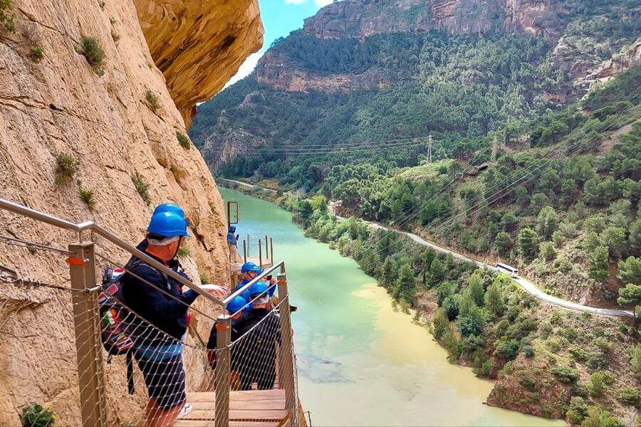 From Málaga: Caminito del Rey Guided Day Trip - Photo strategy: getting the shots without turning the walk into a chore