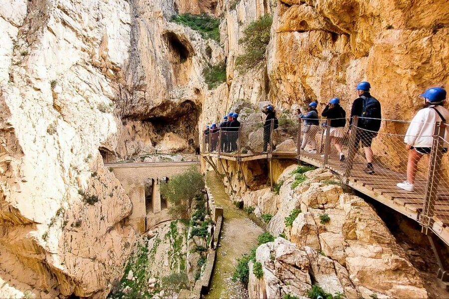 From Málaga: Caminito del Rey Guided Day Trip - What to pack and what to avoid on the trail