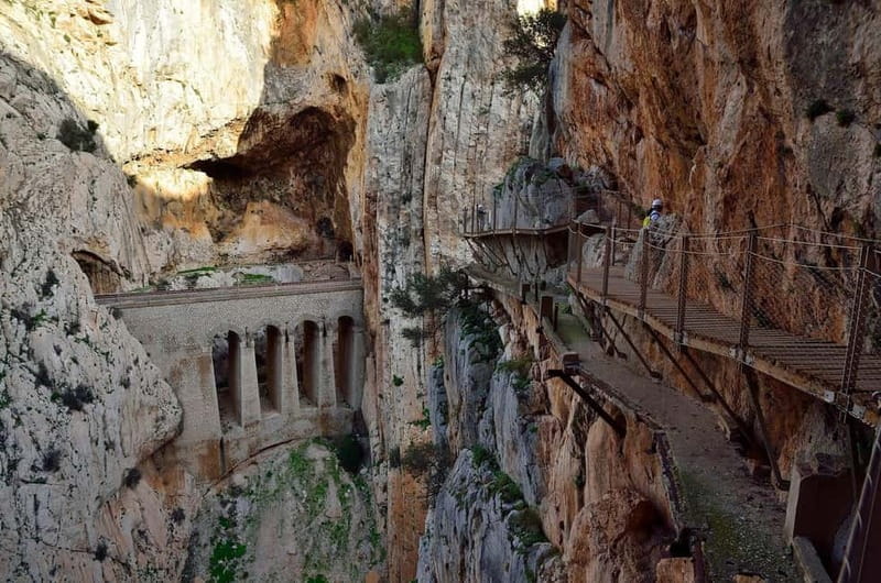 From Malaga: Caminito del Rey guided tour + round-trip transportation - What you actually do on Caminito del Rey (and why the 3 hours feel right)