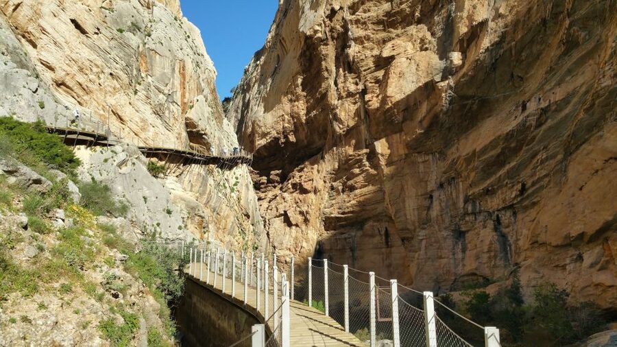 From Málaga: Caminito del Rey Small-Group Tour with Picnic - From the Conde del Guadalhorce dam to the Caminito start