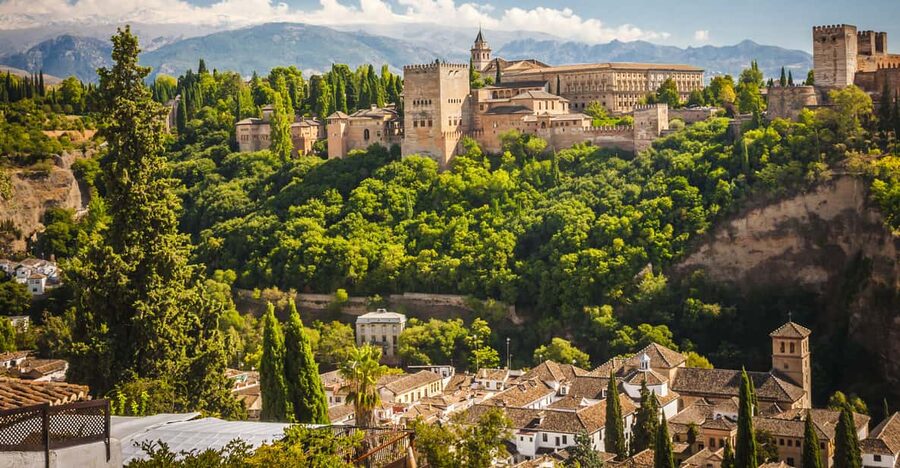 From Malaga: Day Trip to Alhambra by Bus with Entry Tickets - Alhambra time with a live guide: why 3 hours can still feel like a lot