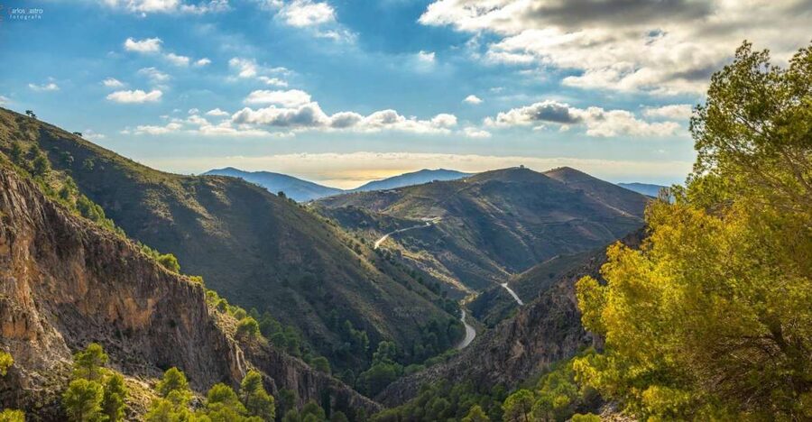 From Málaga: El Saltillo Gorge and White Village Hiking Tour - Picnic by the River: Local Food, Water Time, and a Real Break