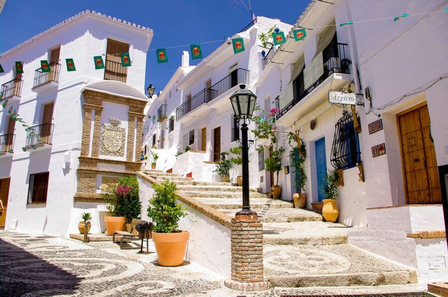 From Málaga: Frigiliana Hiking Tour with Wine & Appetizers - The walk starts in town, then turns into avocados and irrigation history