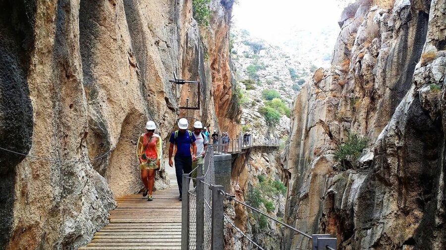 From Malaga: Group Tour to Caminito del Rey - Walking the canyon: Gaitanejos to Hoyo Valley to Gaitanes