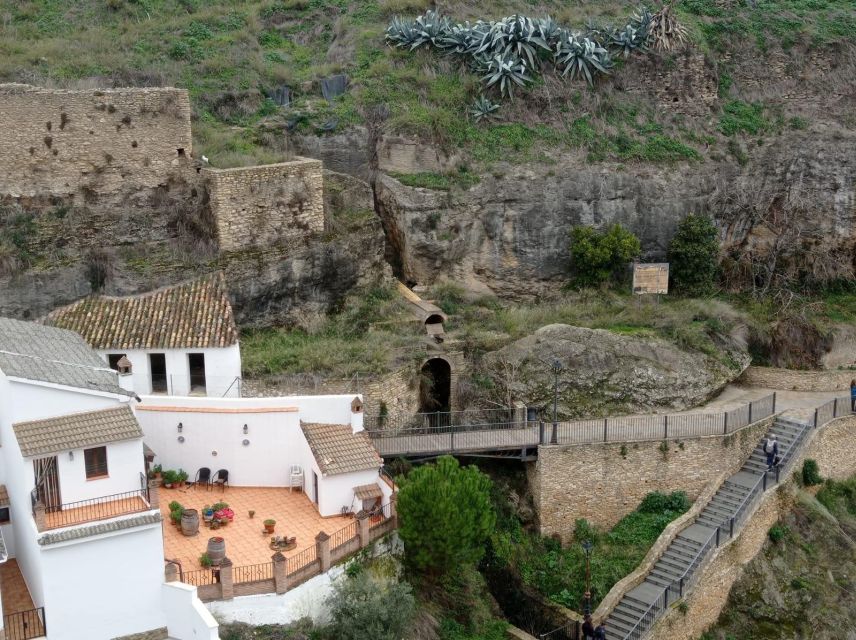 From Málaga: Ronda+Setenil de las Bodegas with Little Train - Why Ronda and Setenil work so well together