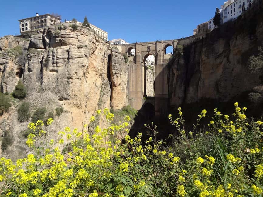 From Malaga: Ronda y Setenil de la Bodegas Day Trip by coach - Setenil de las Bodegas: houses under the hanging rock