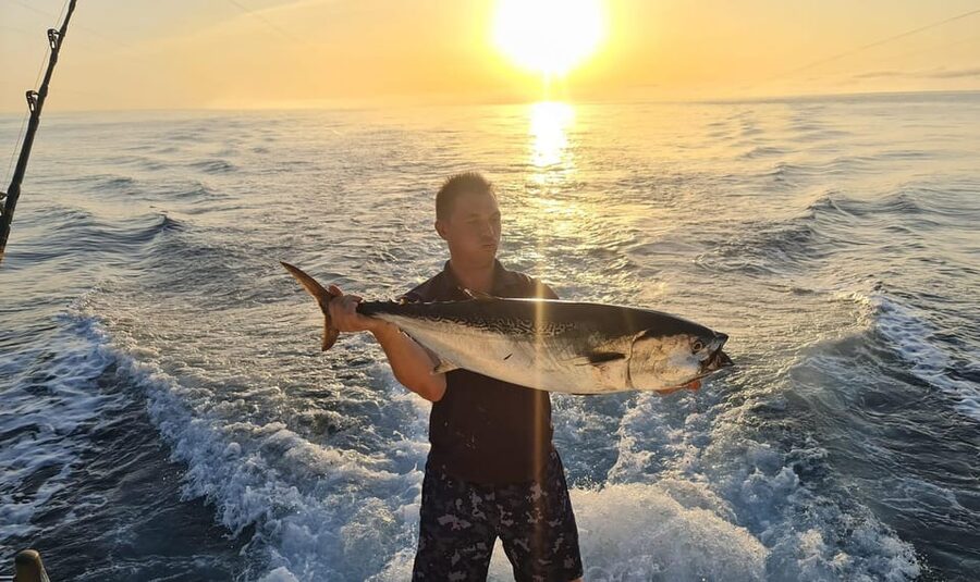 Fuengirola: 4h Trolling Fishing Trip with Snacks and Drinks - Crew coaching on trolling, for beginners and practiced fishers