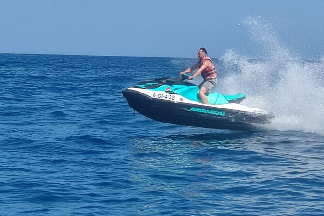 Fuengirola: Alquiler Jet ski 30 min / 1 hour - Riding the coast: driving solo, grabbing photos, and spotting wildlife