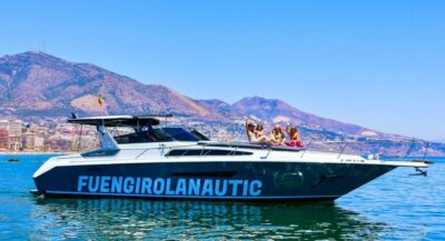 Fuengirola: Dolphin Watching by Yacht with Snacks and Drinks