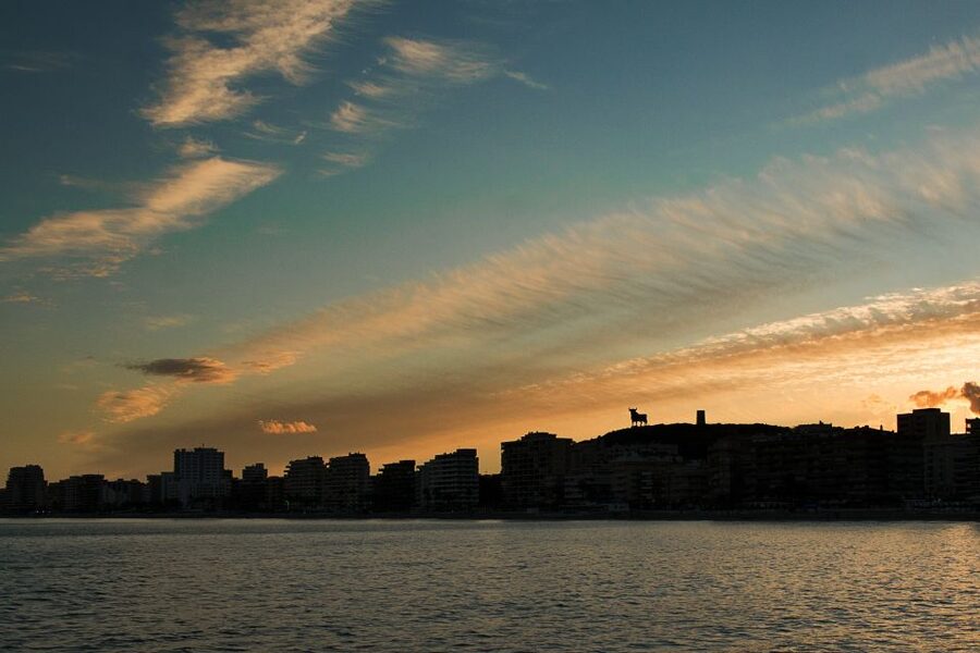 Fuengirola: Sunset Boat Tour with a Drink - From Fuengirola port to open water, the vibe starts fast