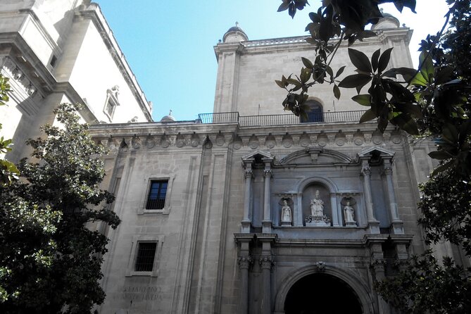 Full-Day Trip to Granada from Malaga with Private Guide - Jardines del Triunfo for a Calm Granada Wind-Down