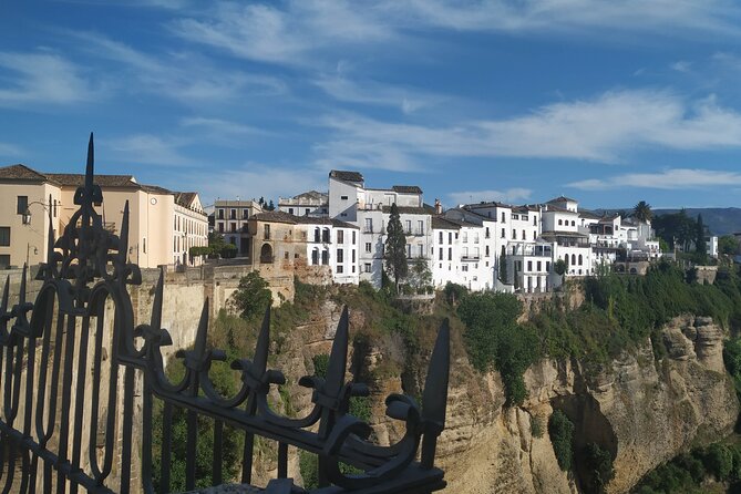 Guided tour of Ronda with an official guide - An 18th-century palace back façade and a water-supply survival story