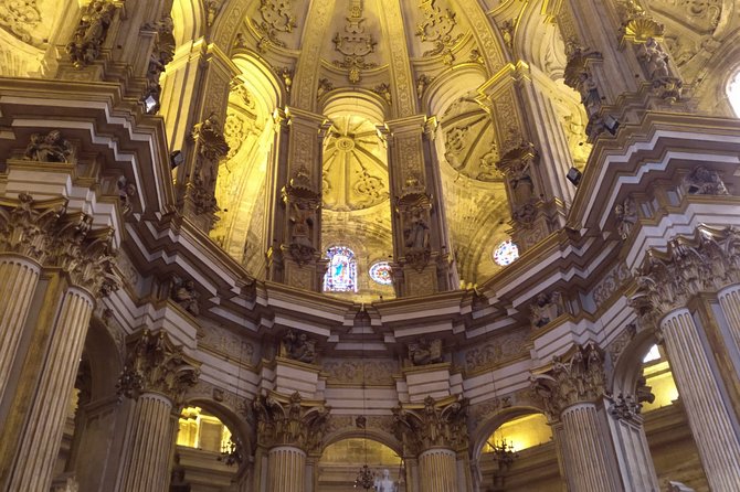 Guided visit to the Cathedral of Malaga and its surroundings - Stop 1: Malaga Cathedral and Our Lady of the Incarnation